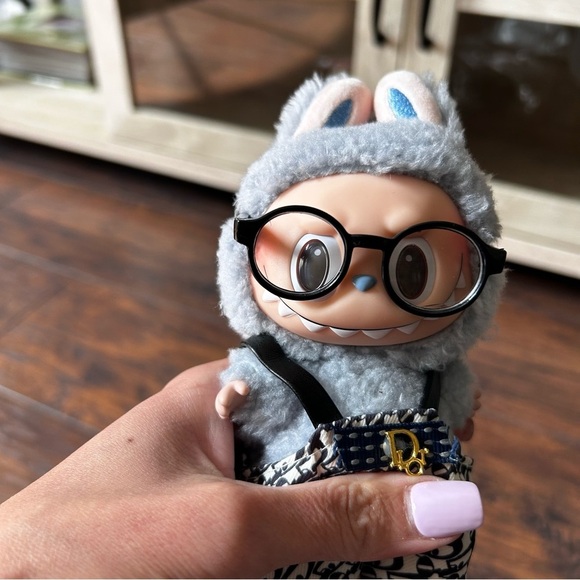 PopMart Labubu Luxury Clothes - Picture 5 of 6